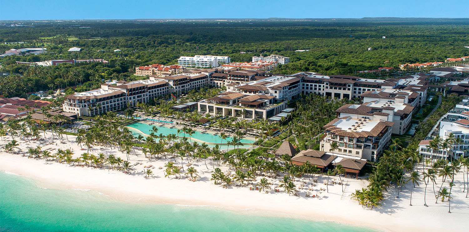  Imagen icónica aérea del hotel Lopesan Costa Bávaro, Resort, Spa & Casino en Punta Cana, República Dominicana 